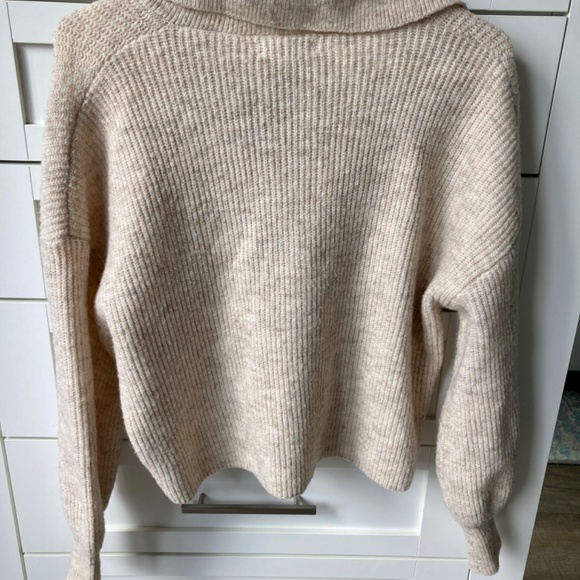 NWOT crop sweater - Picture 3 of 3